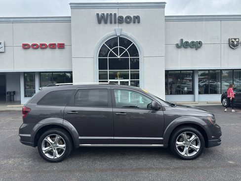 Used 2017 Dodge Journey Crossroad FWD image 1