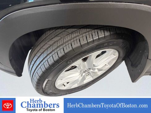 Used 2024 Toyota Corolla Cross LE w/ Moonroof Package AWD/4WD image 8
