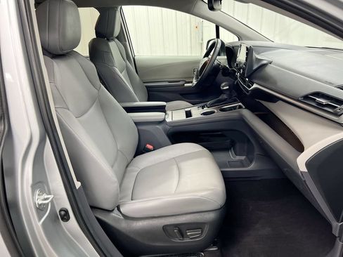 Used 2023 Toyota Sienna XLE AWD/4WD image 22