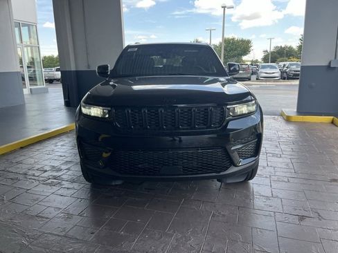 New 2025 Jeep Grand Cherokee Altitude image 2