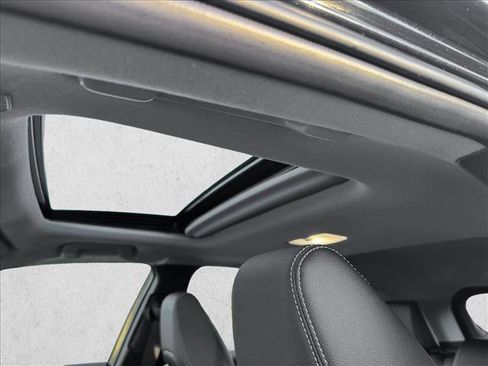 Certified 2025 Toyota Corolla Cross XLE image 10