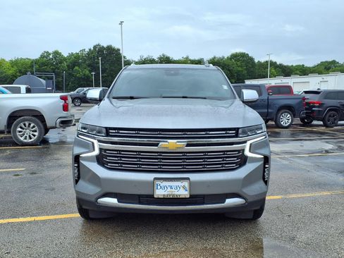 Used 2024 Chevrolet Suburban Premier AWD/4WD image 19