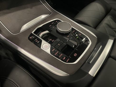 Certified 2024 BMW X7 xDrive40i w/ Premium Package image 18