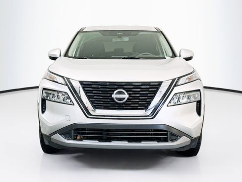 Used 2023 Nissan Rogue SV image 2