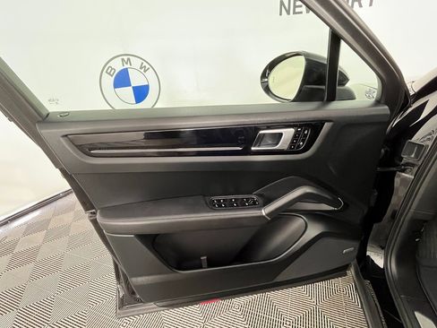 Used 2020 Porsche Cayenne S image 28