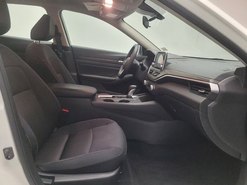 Used 2025 Nissan Altima 2.5 SV FWD image 21