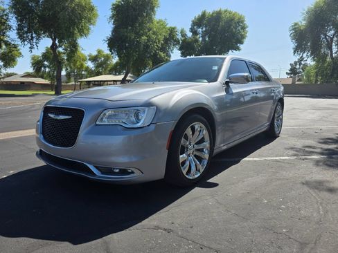 Used 2018 Chrysler 300 Limited RWD image 6