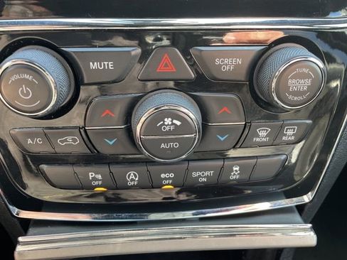 Used 2021 Jeep Grand Cherokee Laredo X AWD/4WD image 26