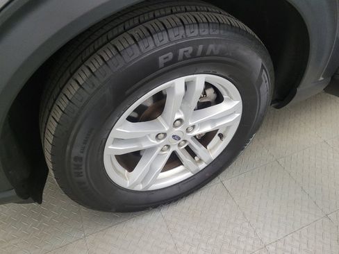 Used 2021 Ford Explorer XLT w/ Equipment Group 202A AWD/4WD image 31