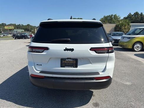 Used 2024 Jeep Grand Cherokee L Altitude image 5