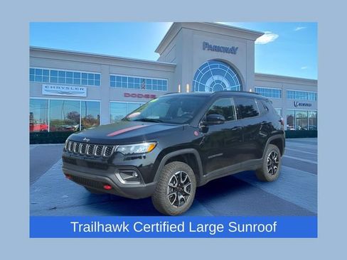 Certified 2025 Jeep Compass Trailhawk w/ Sun & Sound Group AWD/4WD image 1