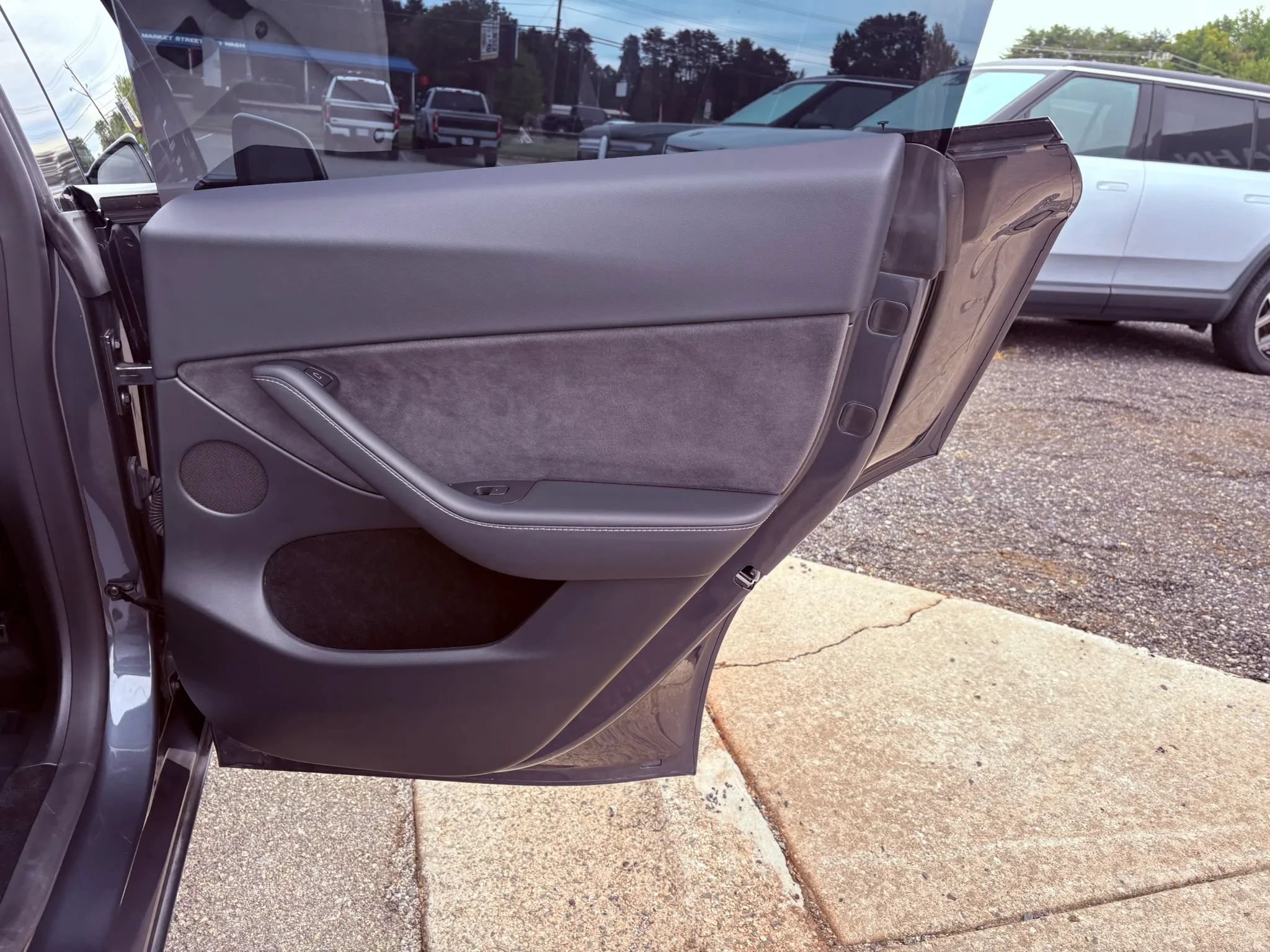 Used 2023 Tesla Model Y Performance AWD/4WD image 13