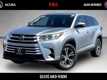 Used 2019 Toyota Highlander LE w/ Carpet Mat Package (TMS)