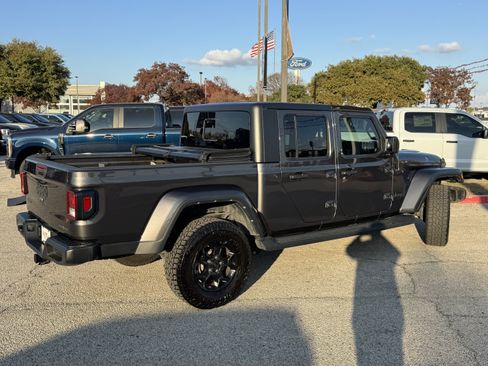 Used 2023 Jeep Gladiator Sport image 7