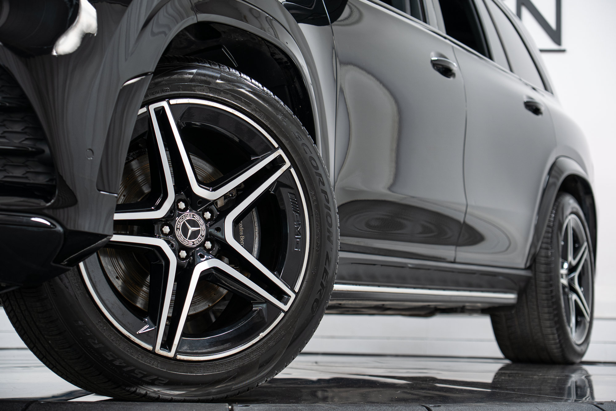 Certified 2022 Mercedes-Benz GLS 450 4MATIC w/ AMG Line Exterior image 28