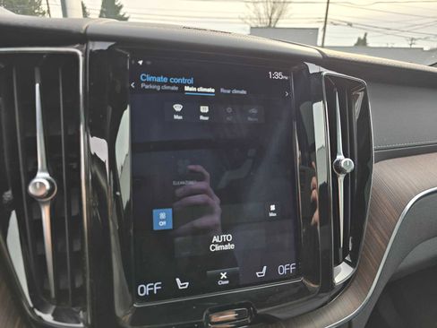 Used 2021 Volvo XC60 T5 Inscription image 28