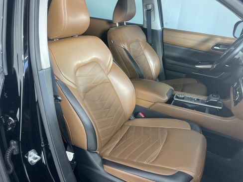 Certified 2024 Nissan Pathfinder Platinum w/ Cargo Package image 28