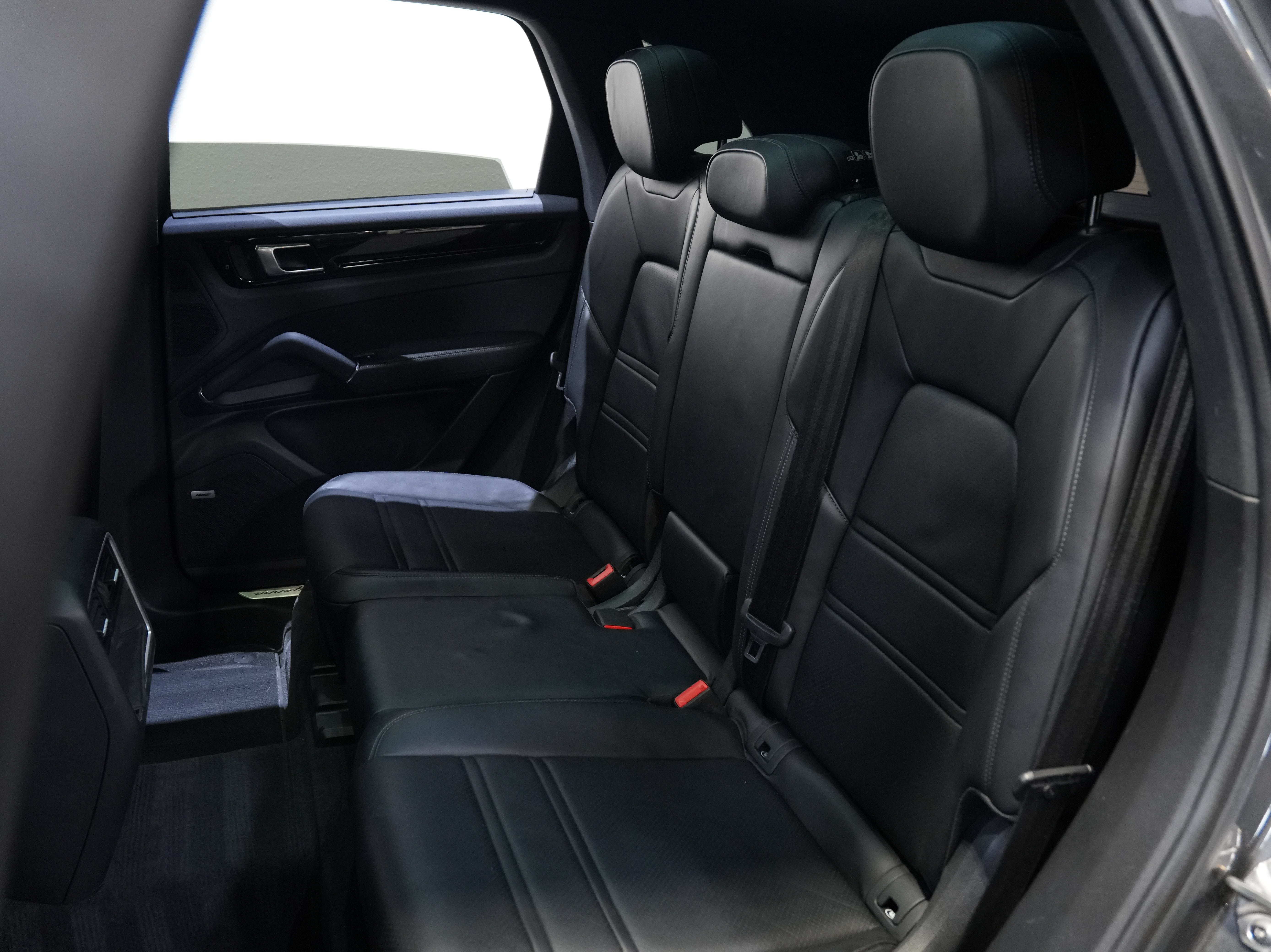 Used 2022 Porsche Cayenne E-Hybrid AWD/4WD image 35
