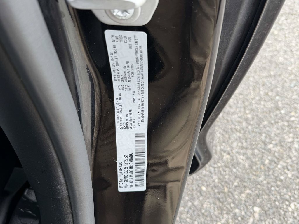 Used 2025 Chrysler Pacifica Limited FWD image 31