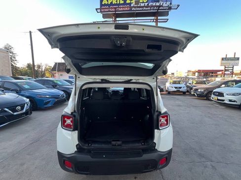 Used 2017 Jeep Renegade Altitude AWD/4WD image 7