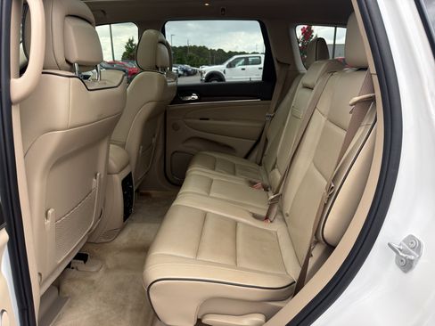Used 2019 Jeep Grand Cherokee Overland AWD/4WD image 28
