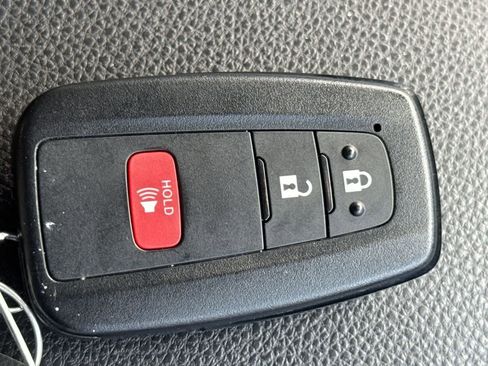 Used 2024 Toyota RAV4 XLE AWD/4WD image 28