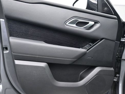 Used 2023 Land Rover Range Rover Velar R-Dynamic S image 9