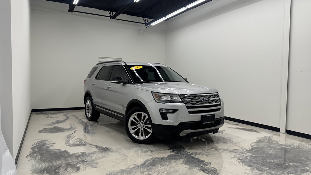 Used 2018 Ford Explorer XLT w/ Equipment Group 202A AWD/4WD image 2