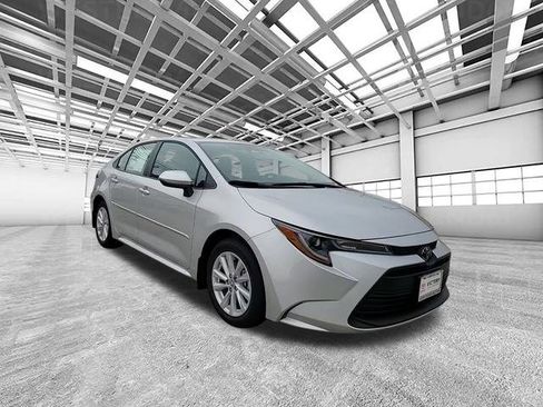 Used 2026 Toyota Corolla LE image 1