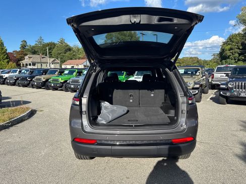 New 2025 Jeep Grand Cherokee Limited w/ Black Appearance Package image 38