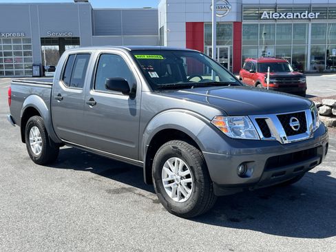 Used 2020 Nissan Frontier SV image 1