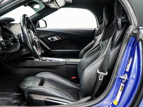 Used 2023 BMW Z4 M40i w/ Premium Package image 38