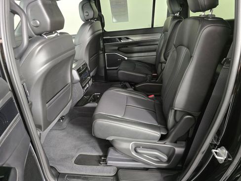 New 2025 Jeep Wagoneer L Series II w/ HD Trailer Tow Package w/25F image 24