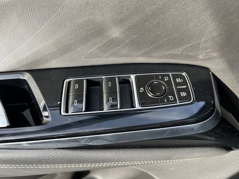 Used 2025 Cadillac Escalade ESV Premium Luxury image 63