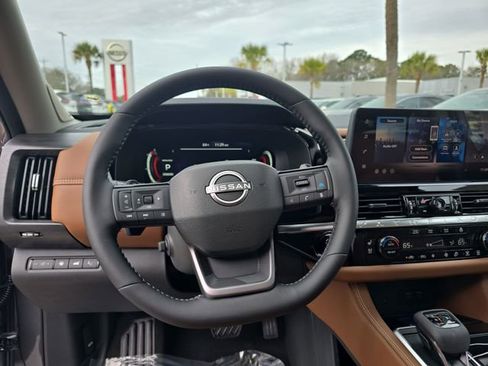 New 2026 Nissan Pathfinder Platinum image 18