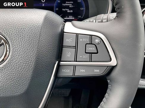 Used 2026 Toyota Highlander Platinum AWD/4WD image 25