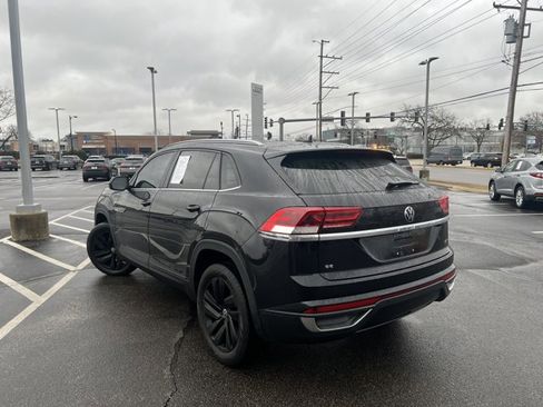 Used 2022 Volkswagen Atlas Cross Sport SE w/ Panoramic Sunroof Package image 4