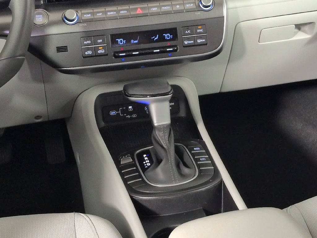 Used 2024 Hyundai Kona SEL FWD image 25