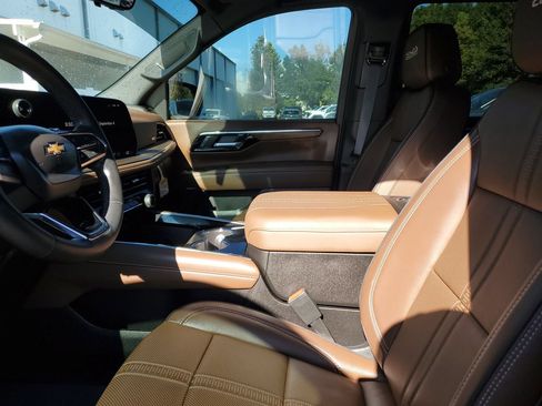 Used 2026 Chevrolet Tahoe High Country AWD/4WD image 17