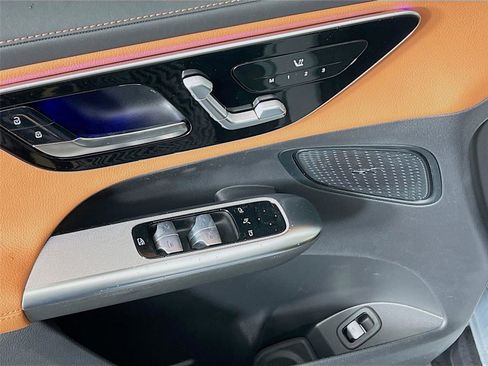 Used 2025 Mercedes-Benz GLC 300 4MATIC image 15