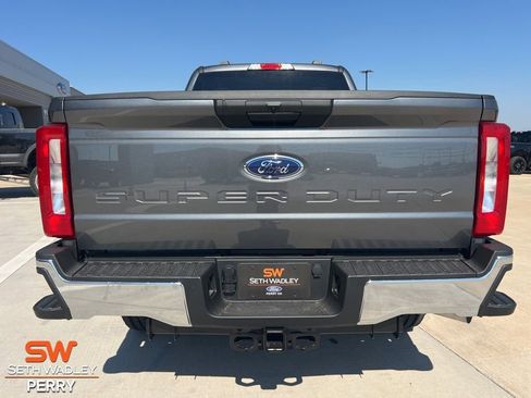 New 2026 Ford F250 XLT w/ FX4 Off-Road Package image 5