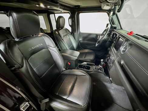 Used 2022 Jeep Wrangler Unlimited Sahara w/ Cold Weather Group image 27