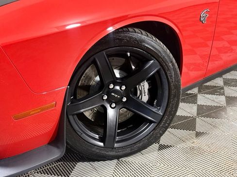 Used 2020 Dodge Challenger SRT Hellcat w/ Plus Package RWD image 2