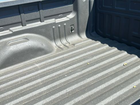 Used 2018 GMC Canyon SLE image 14