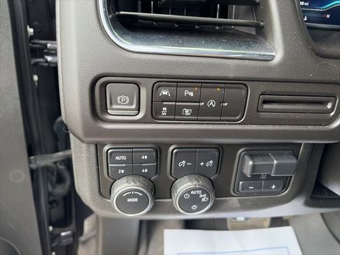 Used 2023 Chevrolet Suburban RST w/ Luxury Package image 20