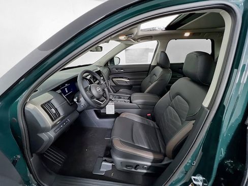 Used 2025 Nissan Pathfinder Platinum AWD/4WD image 19