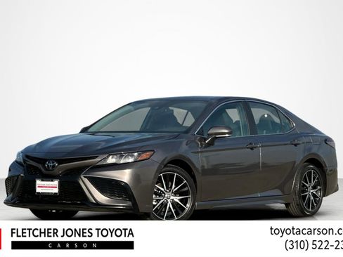 Certified 2024 Toyota Camry SE image 1