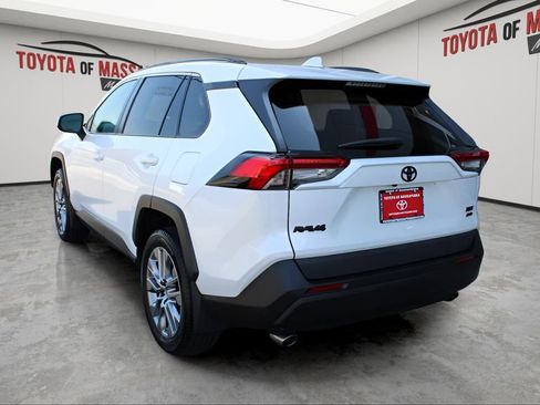 Used 2023 Toyota RAV4 XLE Premium image 3