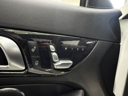 Used 2020 Mercedes-Benz SLC 300 image 12