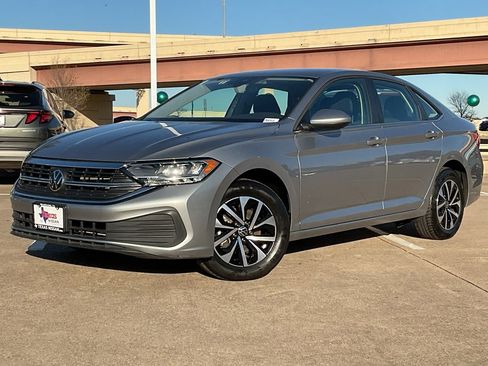 Used 2024 Volkswagen Jetta S image 2